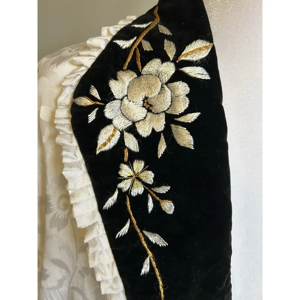 VTG 1950’s White Damask & Velvet Floral Embroidered Robe House Coat Retro Japan
